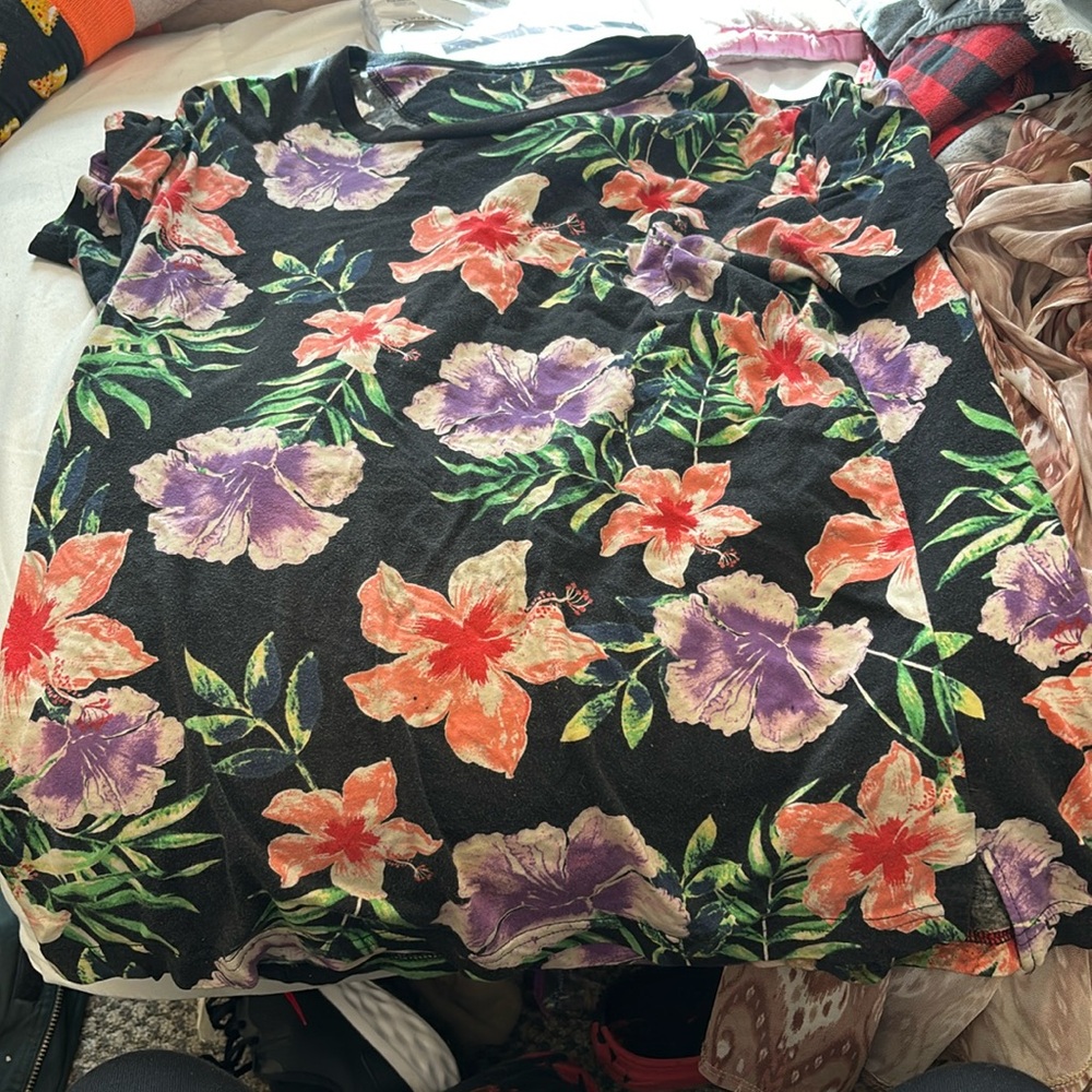 No boundaries floral graphic tee.